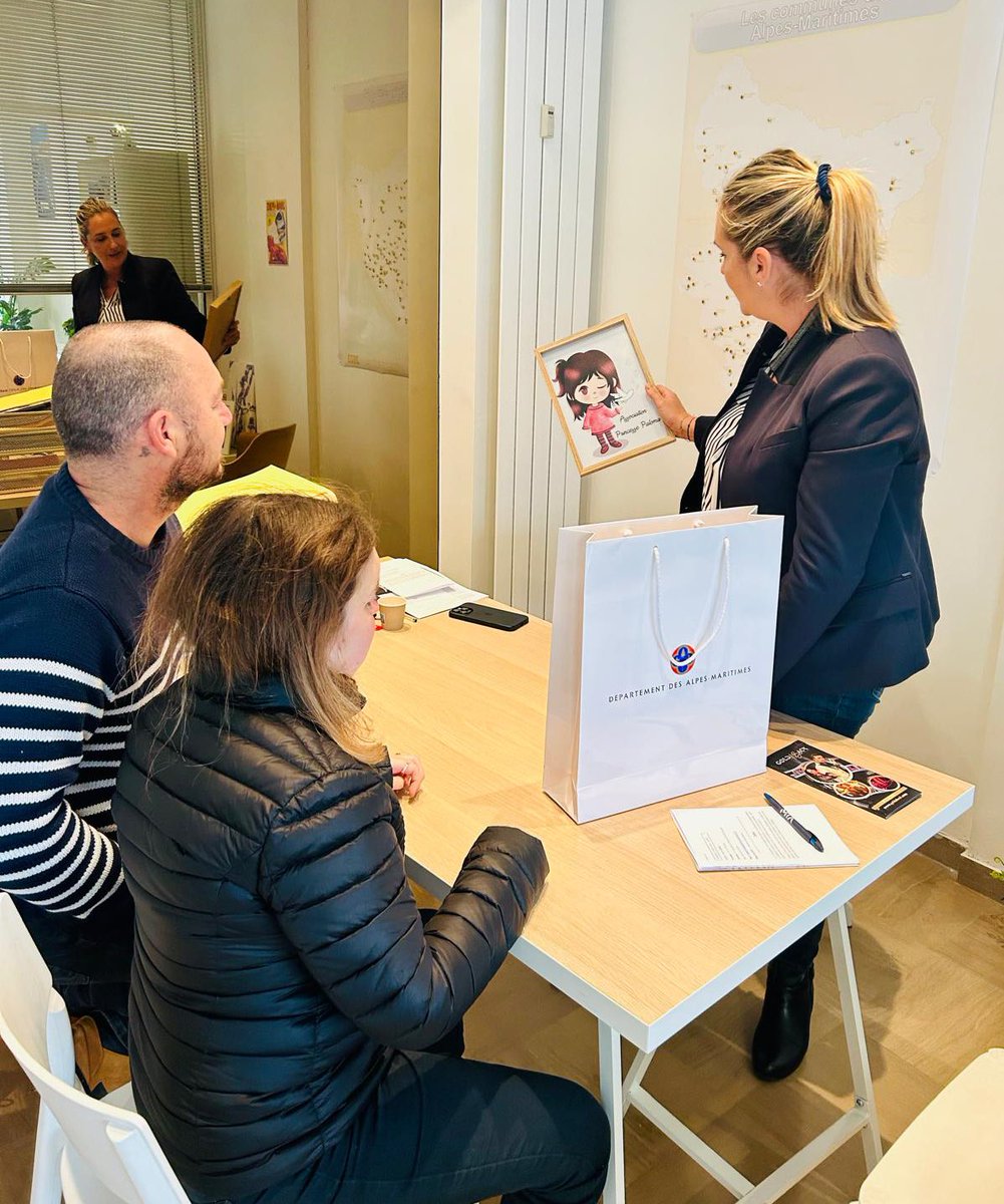 Ma jolie Paloma, merci pour cette superbe illustration de toi réalisée par l’artiste Snd.creation.06.

Heureuse d’avoir pu te présenter l’ album « Martine sur la Côte d’Azur » que tu pourras bientôt traduire en braille !

<a href="/PalomaPrincesse/">Association Princesse Paloma</a>  ❤️🕊️❤️