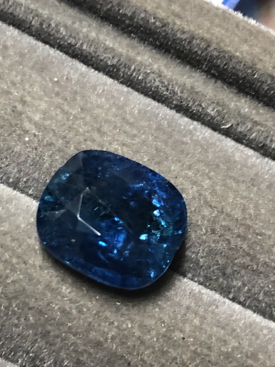 WeLoveGems's tweet photo. A nice piece of #burmese #natural #Myanmar #gems #gemstones #blue #sapphire that will perfectly match up 4UR #pendent #rings #jewelry #Jewellery. 

👌5.41cts.
👌including certificate.

WhatsApp ~ (+959426939534) https://t.co/DAy7H1ipUO