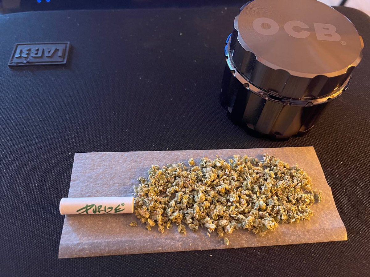 thcliebhaber's tweet photo. Freitag! 
Pineapple Express

#purize #ocb #Cannabis https://t.co/hczWyZKbyM