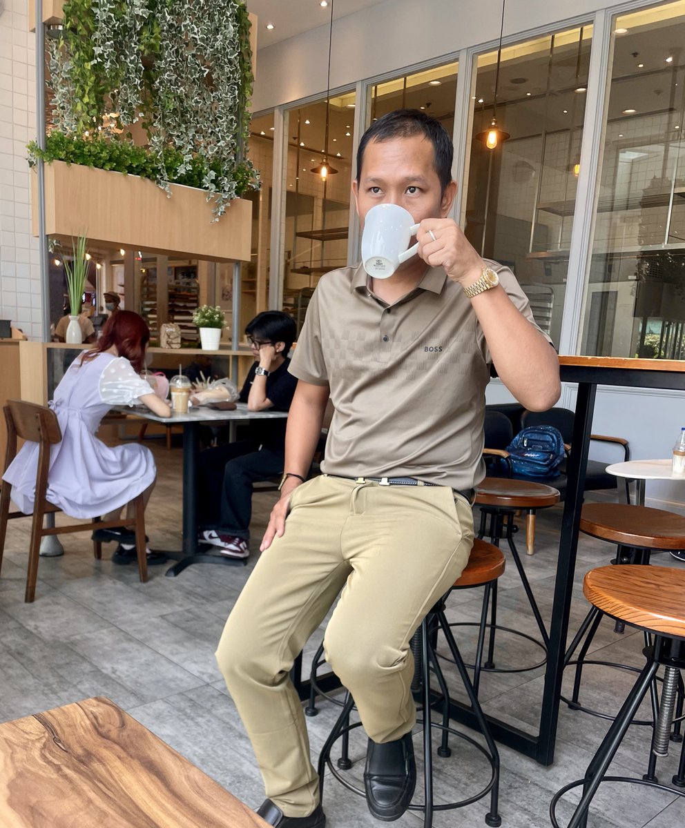 WeLoveGems's tweet photo. Relaxing ☺️ is my favourite when it is time to. 

A snapshot photos of me: #we_love_gems Admin 

#gems #gemstones #burmese #Myanmar #Mogok #jewelry #trading https://t.co/StFotblpz1