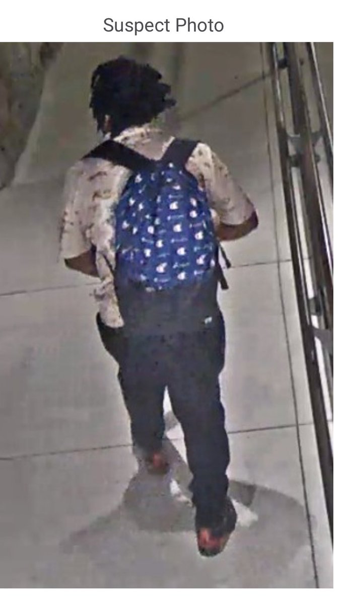 Do you recognize this man? Police say he is the suspect who attacked a man who was lying on a bench near the Leslie Dan Pharmacy building at <a href="/UofT/">University of Toronto</a> around 5:20 am Thursday. The victim 60 year old Mario Ferreira died on scene. Contact <a href="/TPSHomicide/">Homicide Squad</a> if u know suspect or <a href="/CanStopCrime/">Crime Stoppers 🇨🇦</a>