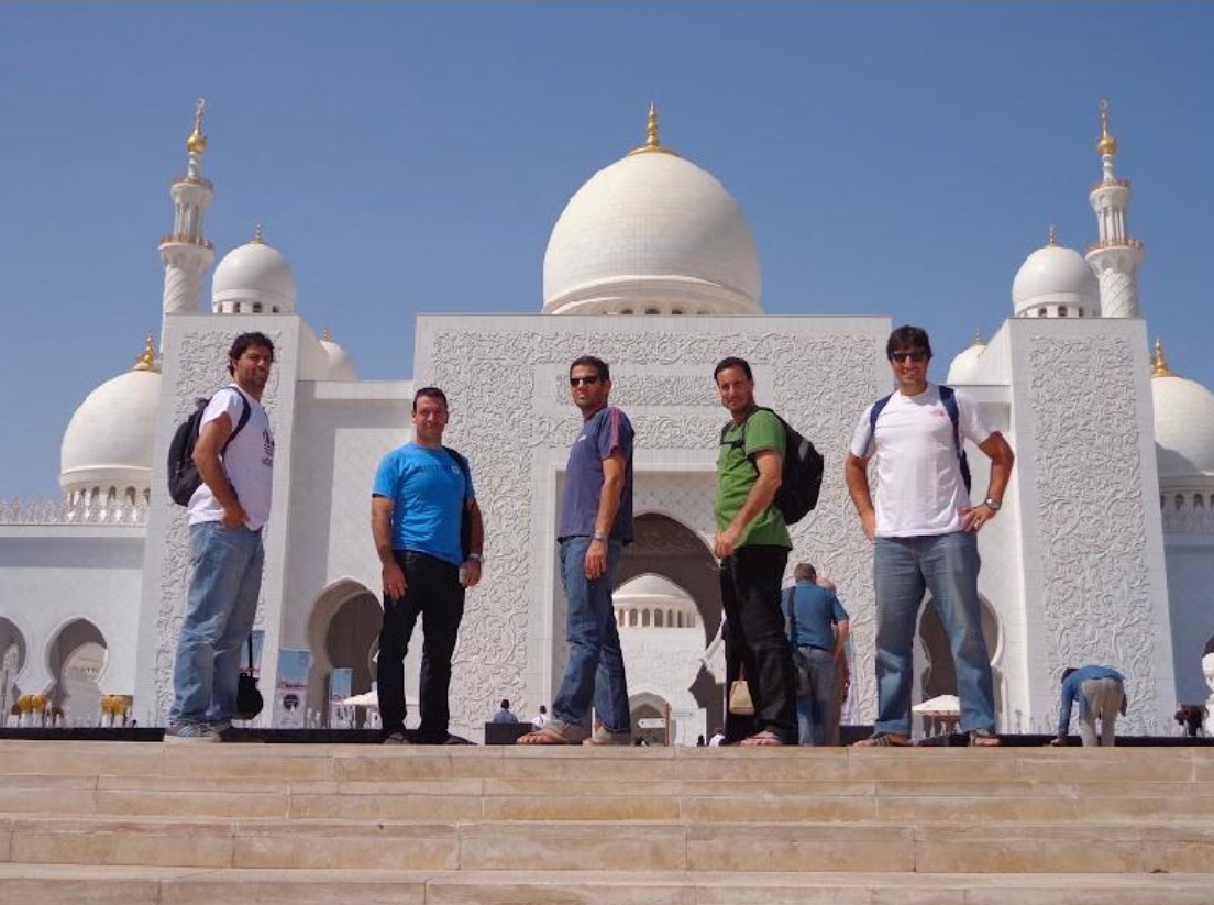 MAMBO08's tweet image. ¿Algún capo del diseño que me saque las personas de atrás?!? La magia de twitter