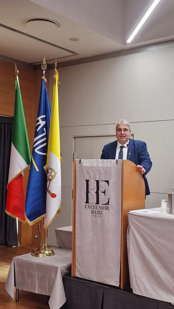 NICOLAMERCURIO3's tweet photo. Il mio intervento al Convegno AGIDAE con l’Arcivescovo di Bari, 𝗠𝗼𝗻𝘀. 𝗚𝗶𝘂𝘀𝗲𝗽𝗽𝗲 𝗦𝗮𝘁𝗿𝗶𝗮𝗻𝗼, il D.G. USR Puglia, 𝗗𝗼𝘁𝘁. 𝗚𝗶𝘂𝘀𝗲𝗽𝗽𝗲 𝗦𝗶𝗹𝗶𝗽𝗼, e del Sost. Procuratore Gen. Cassazione, 𝗗𝗼𝘁𝘁. 𝗙𝘂𝗹𝘃𝗶𝗼 𝗕𝗮𝗹𝗱𝗶. https://t.co/r8DUmGjlUd