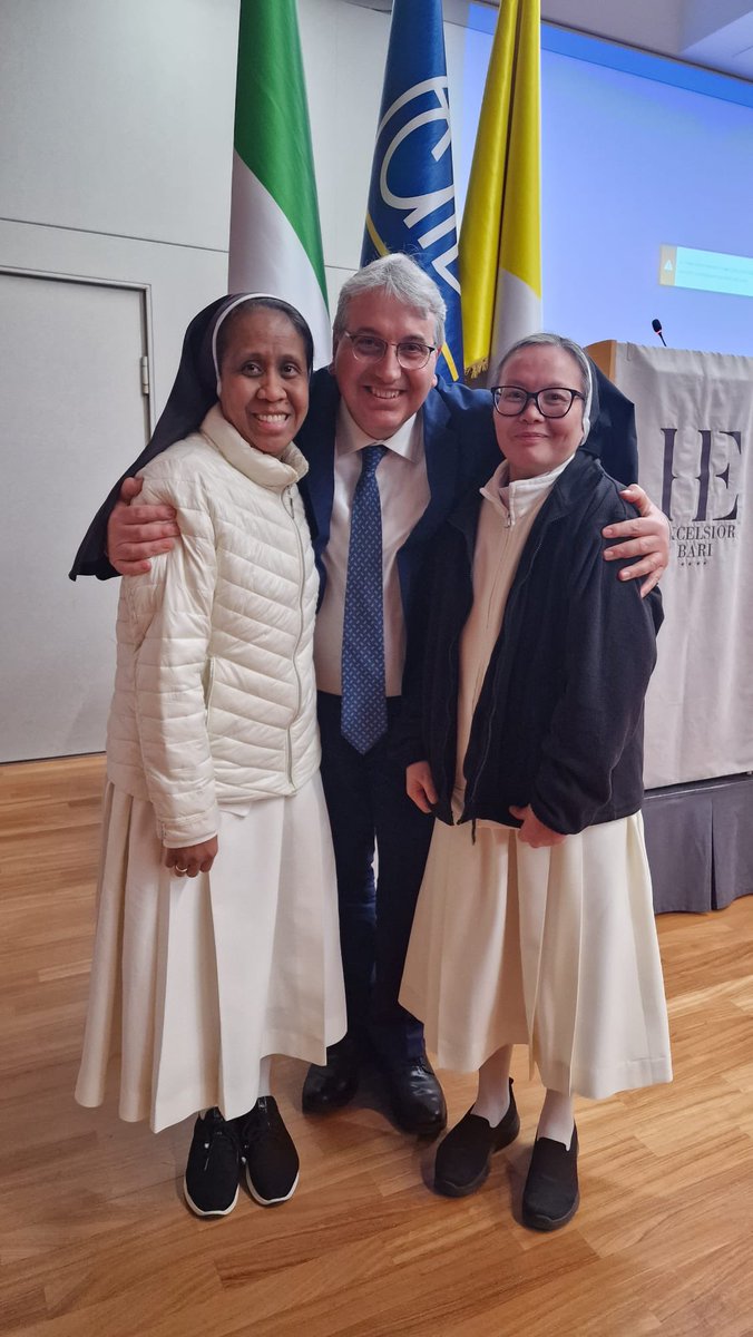 NICOLAMERCURIO3's tweet photo. Il mio intervento al Convegno AGIDAE con l’Arcivescovo di Bari, 𝗠𝗼𝗻𝘀. 𝗚𝗶𝘂𝘀𝗲𝗽𝗽𝗲 𝗦𝗮𝘁𝗿𝗶𝗮𝗻𝗼, il D.G. USR Puglia, 𝗗𝗼𝘁𝘁. 𝗚𝗶𝘂𝘀𝗲𝗽𝗽𝗲 𝗦𝗶𝗹𝗶𝗽𝗼, e del Sost. Procuratore Gen. Cassazione, 𝗗𝗼𝘁𝘁. 𝗙𝘂𝗹𝘃𝗶𝗼 𝗕𝗮𝗹𝗱𝗶. https://t.co/r8DUmGjlUd