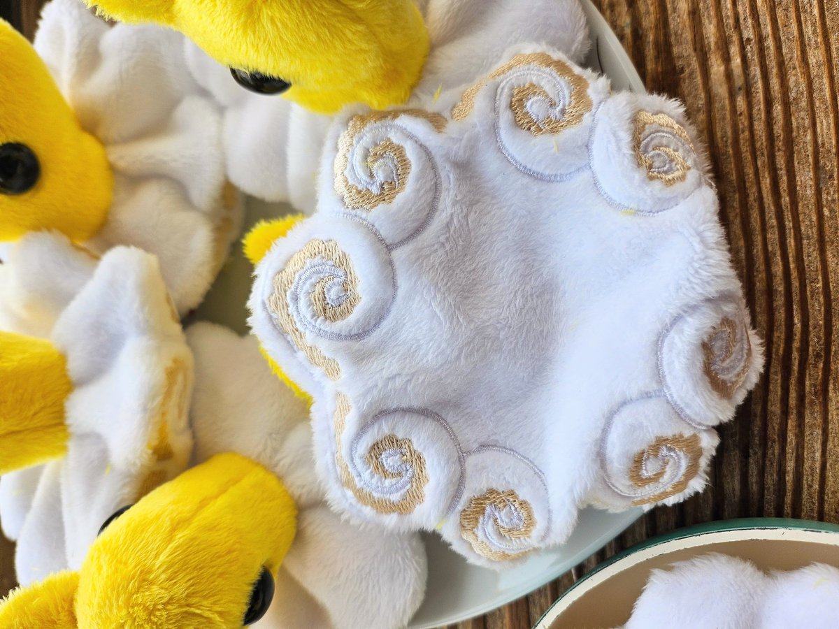 plushypuppy's tweet image. These little guys heard there was some trouble to do with eggs, so they thought they could help out. 

Palm sized friends weighted down with pollybeads.
