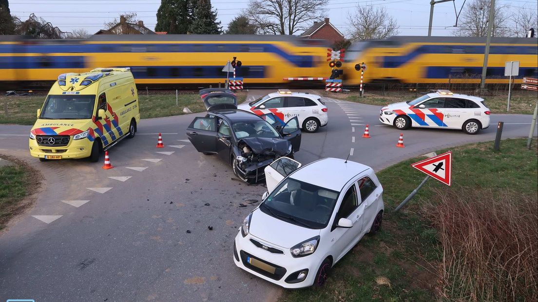 Vrouw naar ziekenhuis na botsing in Baexem