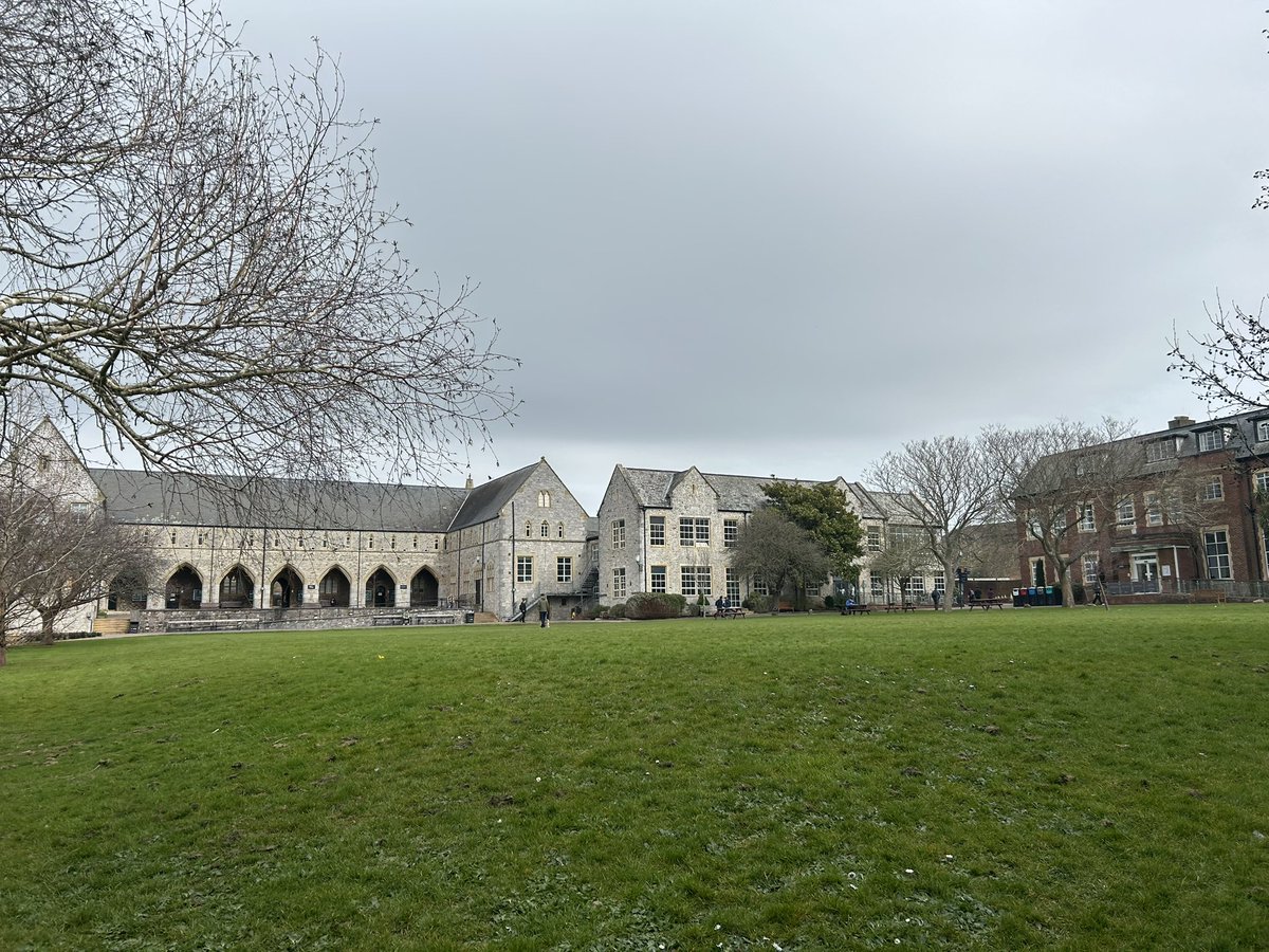 And third year is underway! It’s been a wonderful week of learning and catching up with the cohort. <a href="/UoE_MI/">UoE Medical Imaging</a> <a href="/DiagnosticU/">UoE_Dia_Radiography_Apprenticeship</a> 
Feeling motivated for this final stretch of the journey to becoming a qualified radiographer. 🤩☢️