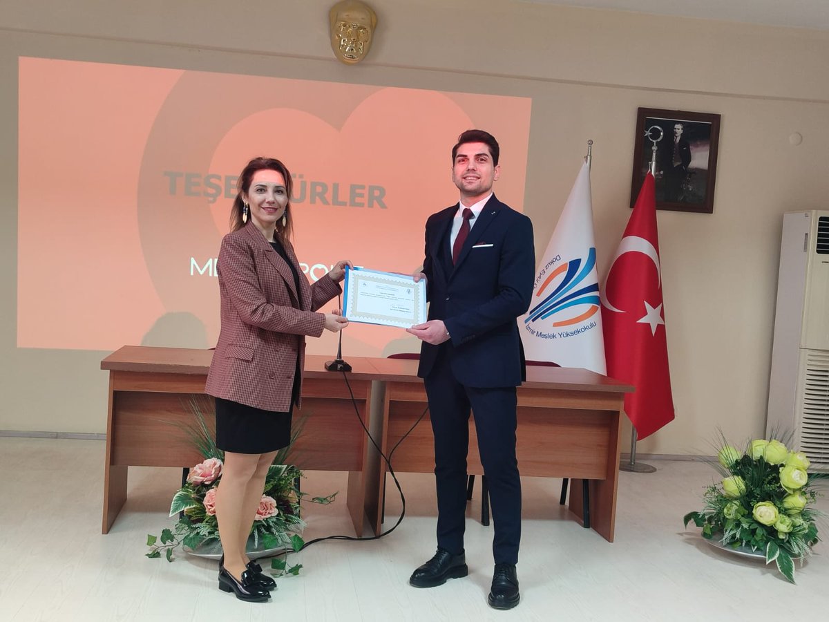 DEU_IzmirMYO's tweet photo. Büro Hizmetleri ve Sekreterlik Programı öğrencilerimiz, 2022 yılı mezunumuz Oktay Ardahan ile gerçekleştirilen keyifli bir söyleşide bir araya geldiler.
#imyo
#kariyergünleri https://t.co/LWUm908pTq