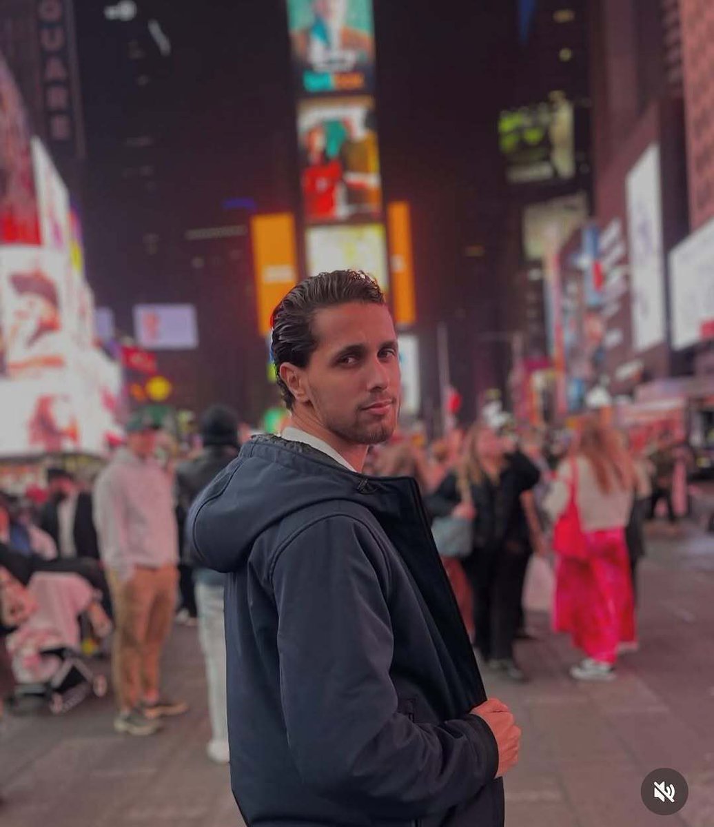 ieintercambio's tweet photo. Fotão do nosso explorer Bruno Fernandes que realizou um super intercâmbio de trabalho nos EUA durante as ferias da faculdade, juntou alguns bons dólares e agora desfruta pouco de NYC antes de voltar para o Brasil.

Work Experience IE https://t.co/uhahKg59Vv