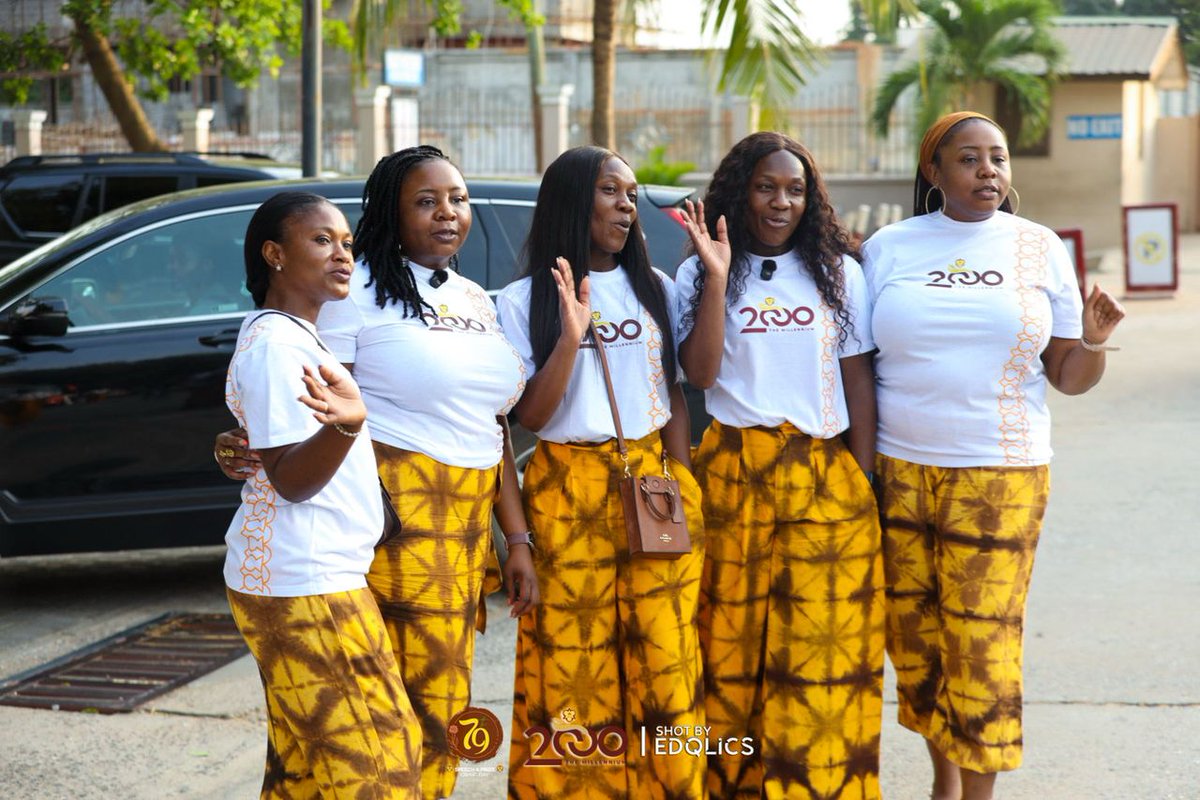 TreasureMaks's tweet image. HOPSA 2000 is out here looking 🔥 in their custom shirts by @TreasureMaks! 👕✨ Custom apparel = instant squad goals. Tag your group and let’s make your next order unforgettable! 💬 #CustomDrip #SquadVibes #HOPSA2000 #TreasureMaks