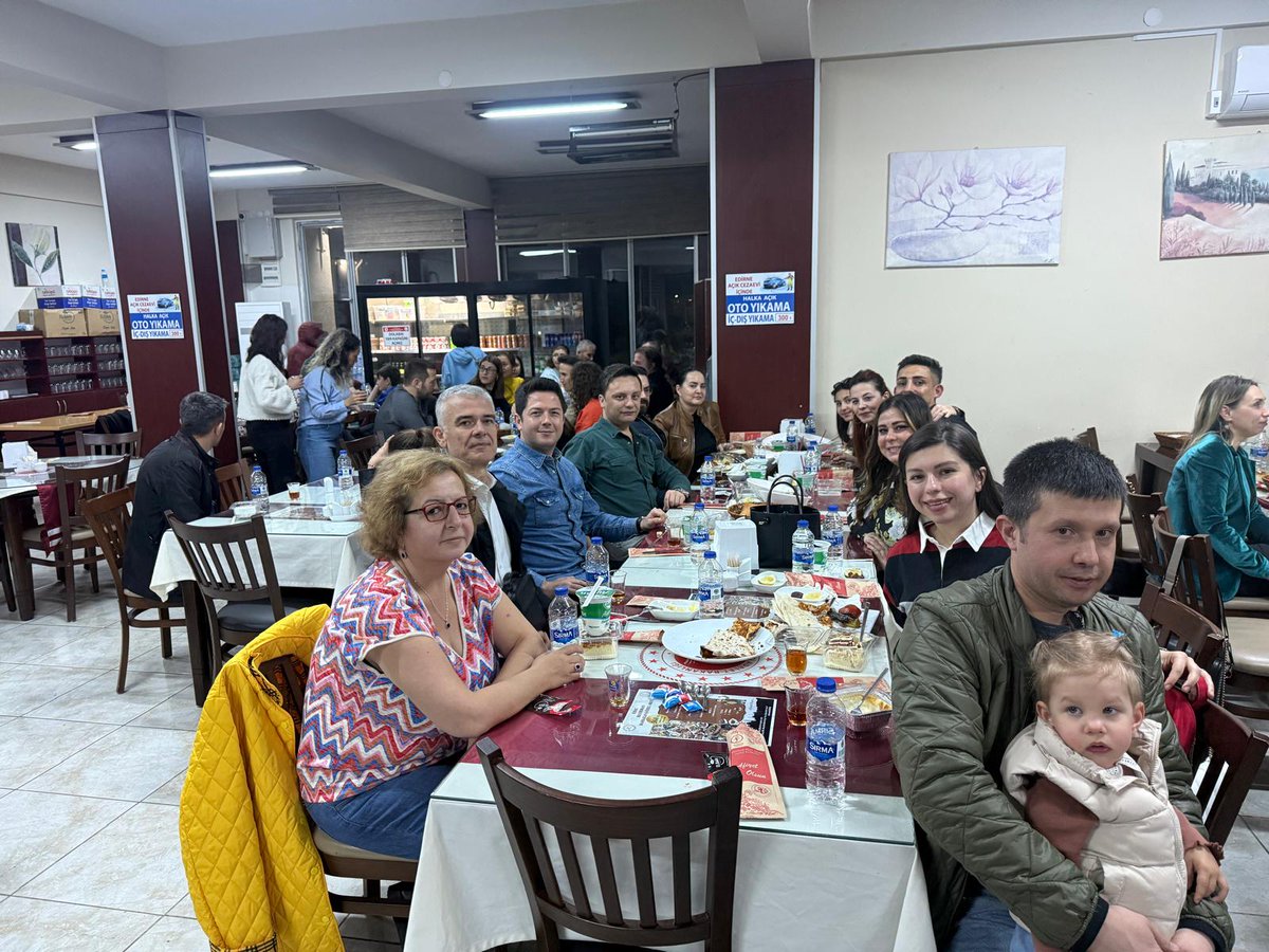 Edirne İl Nüfus ve Vatandaşlık Müdürlüğü (@edirnenufus) on Twitter photo Edirne İl Nüfus Müdürlüğü ailesi, yardımlaşma ve dayanışma ayı olan Ramazan ayının manevi atmosferini hep birlikte yaşayarak, omuz omuza buluştukları sofralarda bir araya gelmiştir.
#edirneilnüfusailesi
<a href="/TCNufus/">Nüfus ve Vatandaşlık İşleri Genel Müdürlüğü</a>
<a href="/itasyapan/">İbrahim Taşyapan</a>
<a href="/edirne_valiligi/">Edirne Valiliği</a>
<a href="/meltembal1212/">Meltem BAL</a> Edirne İl Nüfus Müdürlüğü ailesi, yardımlaşma ve dayanışma ayı olan Ramazan ayının manevi atmosferini hep birlikte yaşayarak, omuz omuza buluştukları sofralarda bir araya gelmiştir.
#edirneilnüfusailesi
<a href="/TCNufus/">Nüfus ve Vatandaşlık İşleri Genel Müdürlüğü</a>
<a href="/itasyapan/">İbrahim Taşyapan</a>
<a href="/edirne_valiligi/">Edirne Valiliği</a>
<a href="/meltembal1212/">Meltem BAL</a>