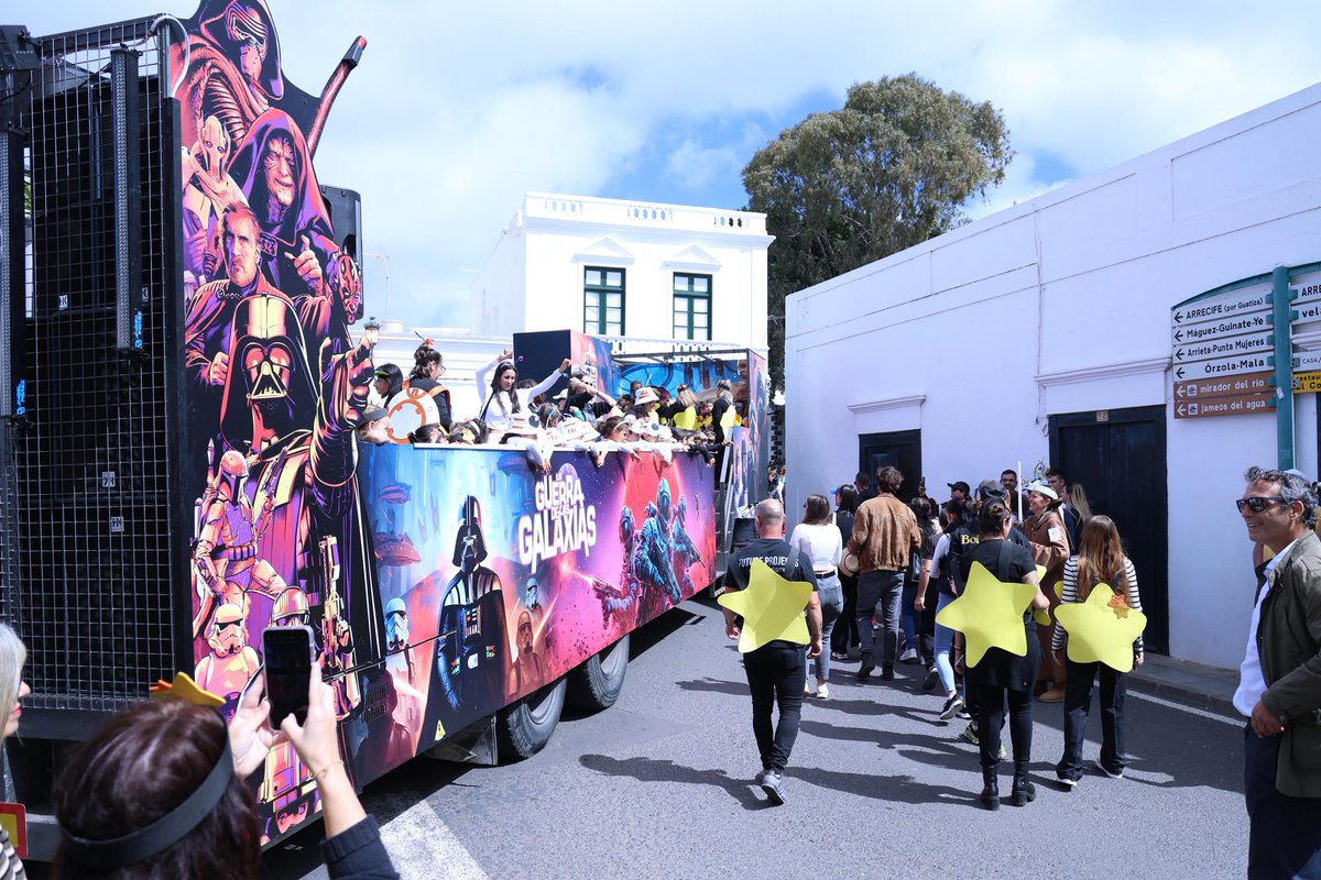 CabildoLZ's tweet photo. 🎭🎉 Las calles de Haría han sido testigo de la alegría y la magia de más de 800 personas en el Coso Insular Inclusivo.

Este evento se ha consolidado como un referente en la Isla. https://t.co/ak9AGif3KR