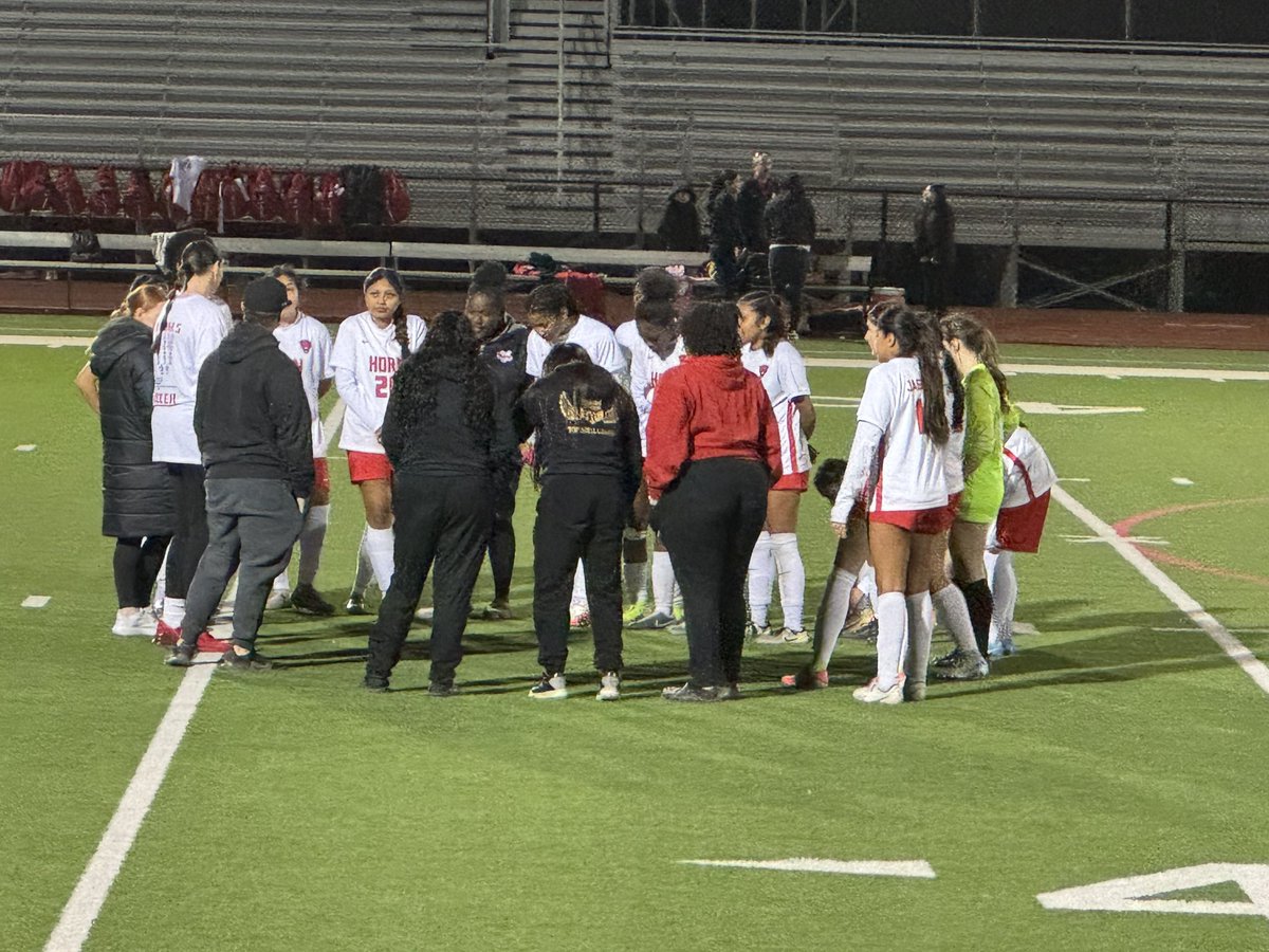 Horn Girls Soccer tweet media