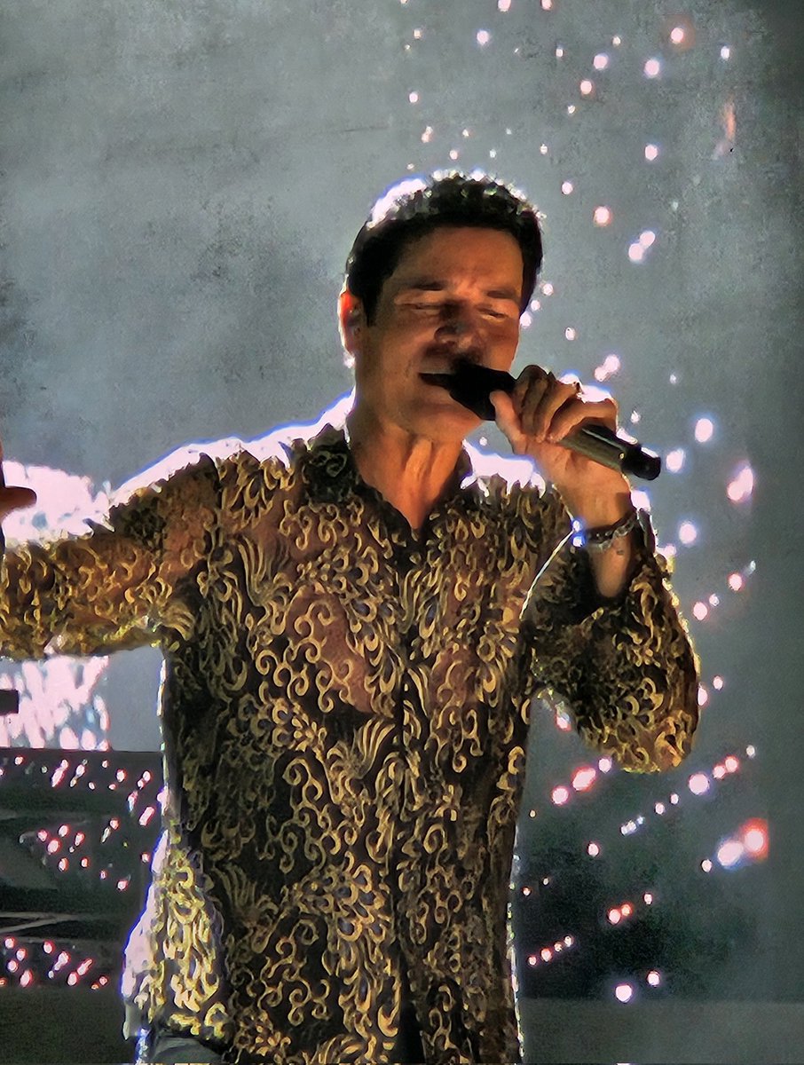 vanecarcamoa's tweet photo. La noche de anoche 🩷
@CHAYANNEMUSIC https://t.co/onDaAGGsy9