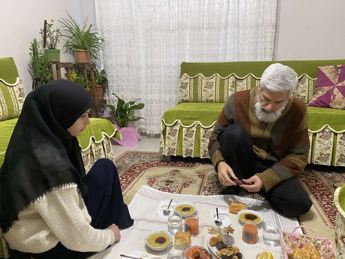 alparslankuytul's tweet photo. Alparslan Kuytul Hocaefendi, Furkan Hareketinin Gazze ile dayanışma için düzenlendiği çorba etkinliğine bu hafta da ailesi ile birlikte katıldı.

#RamazanRuhunuYaşat https://t.co/cWDRZyh03E