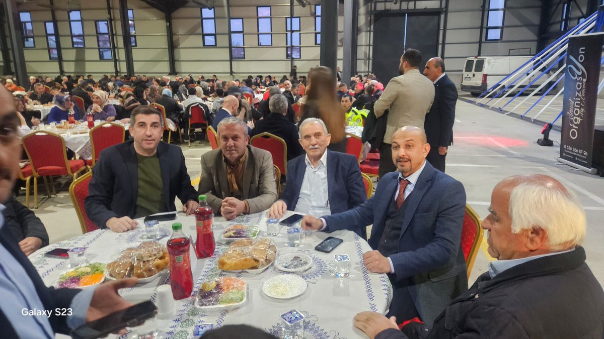 DevrekaniFed's tweet photo. Devrekani iftar programına katıldık. Devrekani Dernekler Federasyonu Başkanı Mehmet Kaymakcı , Yönetim kurulu üyeleri Yaşar Korkmaz ve Nejat Acar protokol ve hemşerilerimizle sohbet etti. Milletvekilimiz Serap Ekmekci ile de sohbet ettiler. #Ramazan #devrekani #kastamonu https://t.co/RZPDtsSyxO