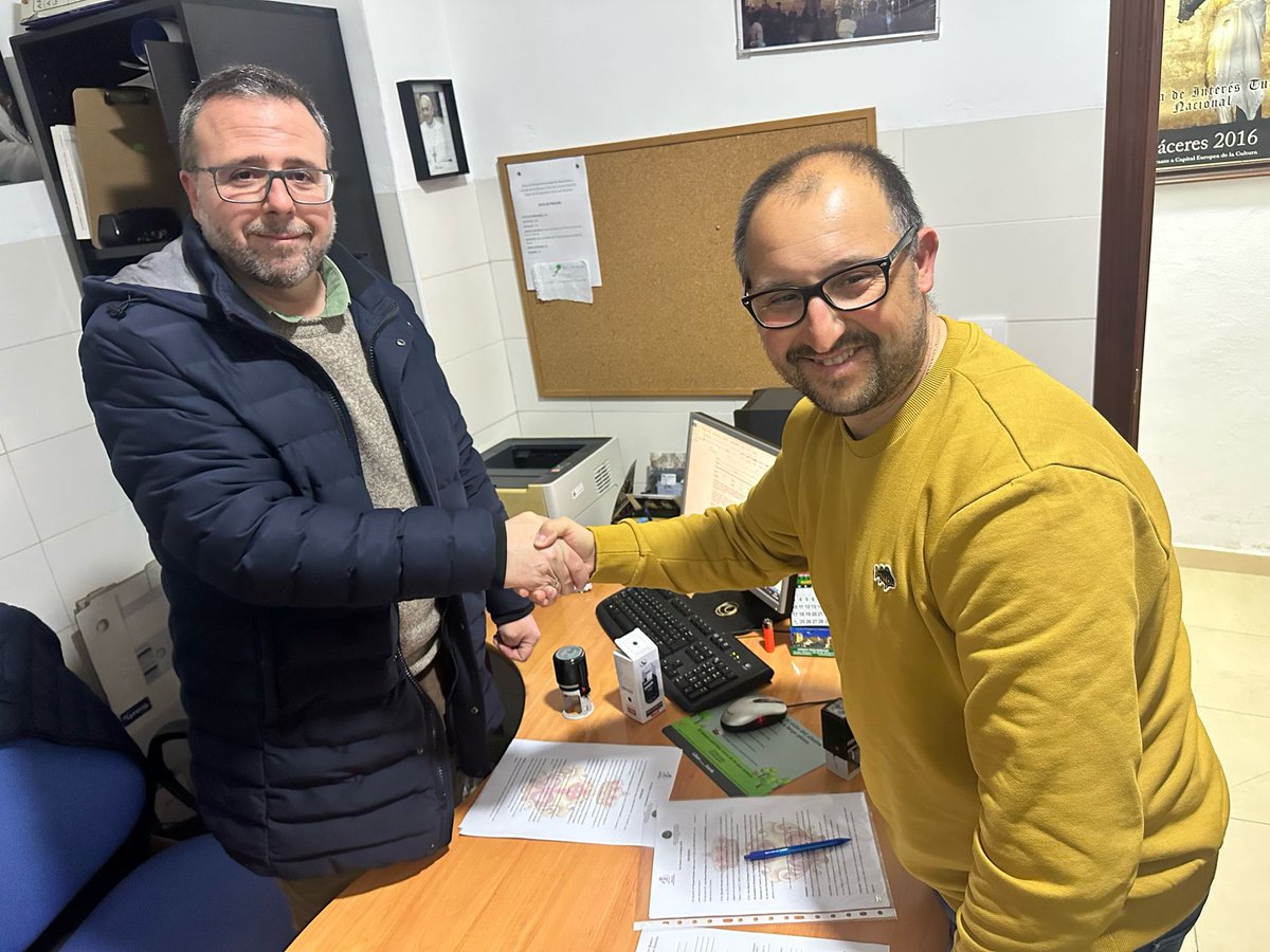 ⚪️🟣
𝐂𝐎𝐌𝐔𝐍𝐈𝐂𝐀𝐃𝐎 𝐎𝐅𝐈𝐂𝐈𝐀𝐋
•
•
<a href="/CofradiaRamosCC/">Cofradía Ramos Cáceres</a> 
#AmMisericordiaCaceres #SonrisaEterna