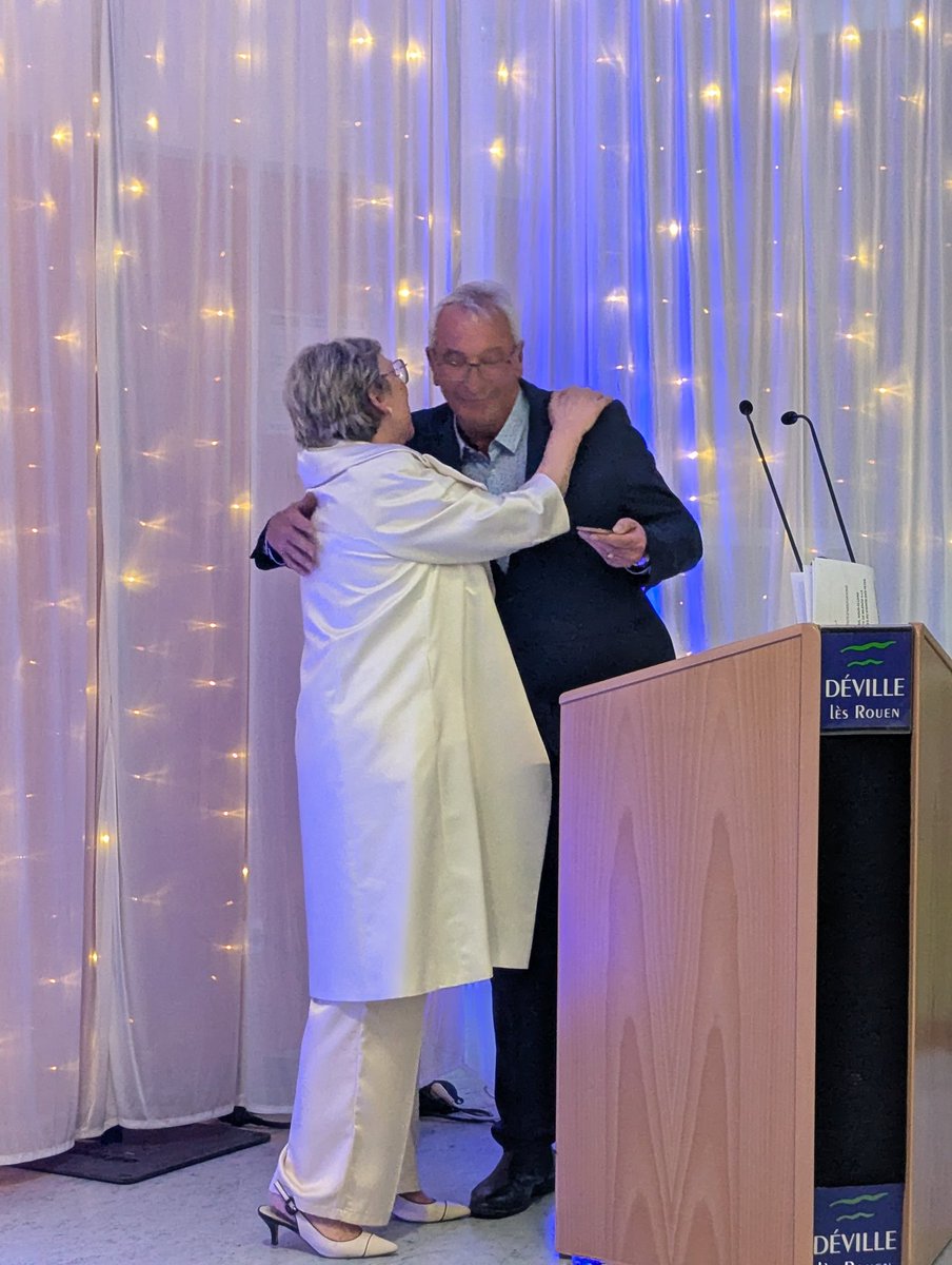BoucaultAline's tweet photo. 55 ans, ça se fête ! Heureuse d’être présente à #DevilleLesRouen pour célébrer les 55 ans du comité des fêtes et surtout pour honorer une présidente exceptionnelle, Annette Boutigny. https://t.co/Wj65WxcF71