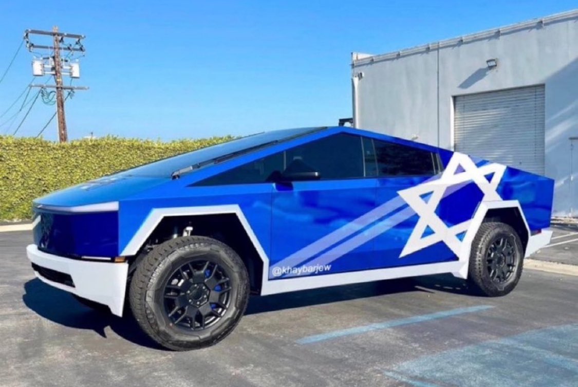 realstewpeters's tweet photo. A year ago “conservatives” were bashing electric vehicles. 

Now every Republican in DC is pulling up in one of these. https://t.co/Z6jirYnAxg