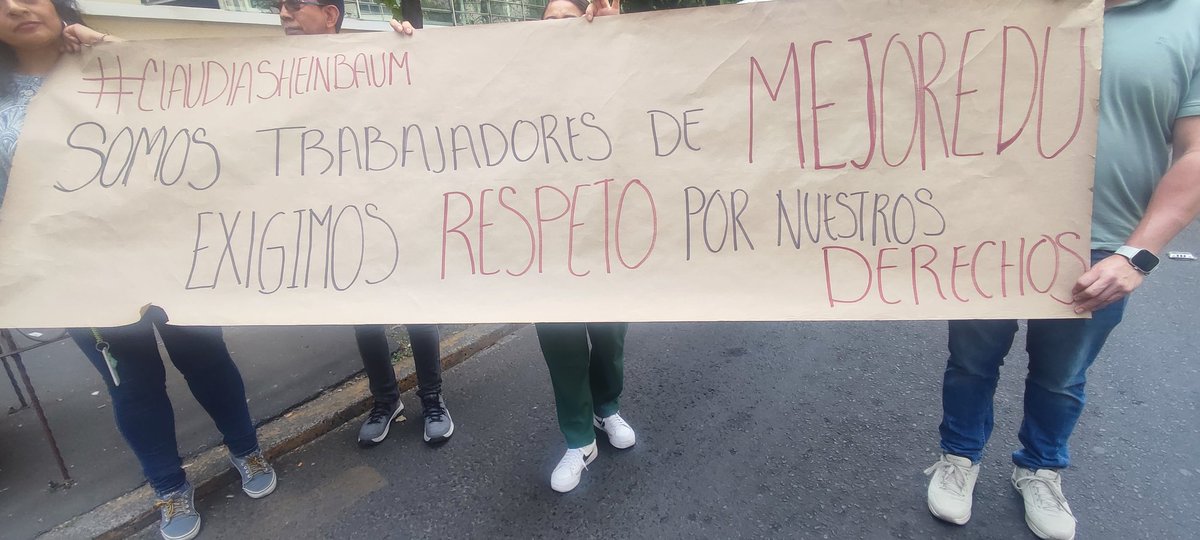 RuthCamacho8's tweet photo. #mejoredu #DerechosLaborales Hoy continuamos la movilización por la defensa de nuestros derechos laborales ante la extinción de @MejoreduMX https://t.co/GdiQcyATbY