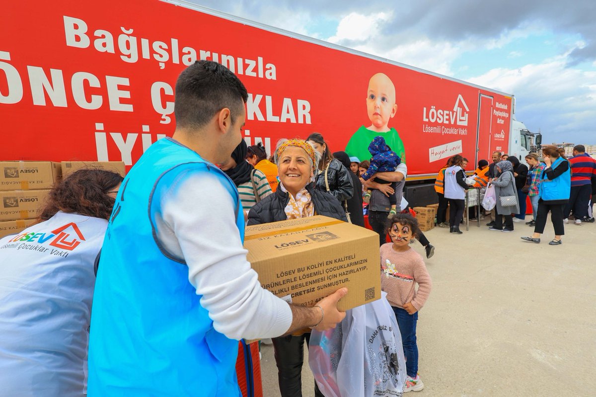 ANTAKYA - HATAY’dayı.
Binlerce Lösemili ve Kanserli depremzede Ailemizin , yavrumuzun yüzünü güldürdük. HAYAT VERDİK . 
* Bunların hepsi siz bağışçılarımızın sayesinde oluyor.
Sizler “ hayır duaları “ alıyorsunuz
İyi varsınız ve hep var olacaksınız‼️