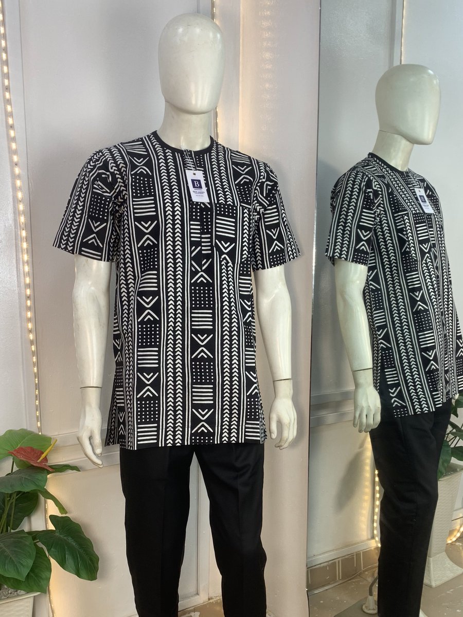 sisi_moji's tweet image. Frame 1 -20,000 top only
Frame 2 - Sweatshirt 40k (top and pant)
Frame 3 - 70k ( kaftan and cap)
Frame 4 - 50k (top and pant )
Location- Ibadan
Contact +2348074149797