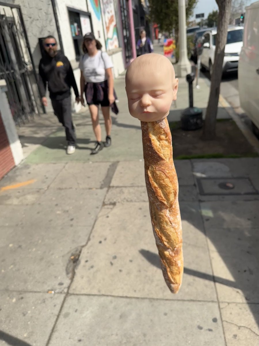 LordAster08's tweet photo. Guys I used a baguette as a dildo... #sonloaf https://t.co/z20uzYMSDJ