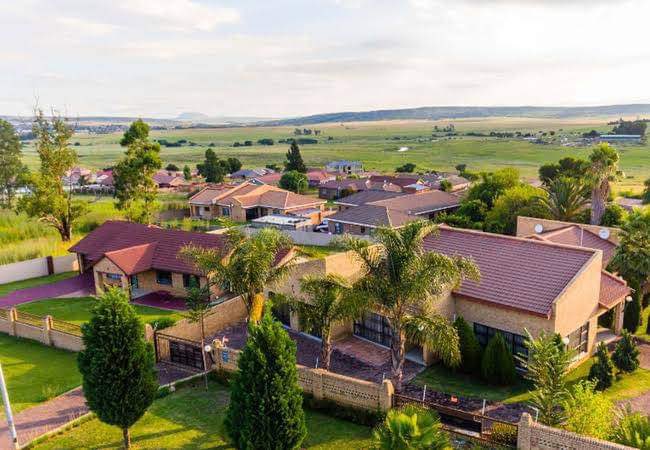 Melanin_Mmaps's tweet image. Yet these are the homes of black people in a village in limpopo, where there are no whites who reside there, black people started it from the ground up.
We will definitely be fine without racists.