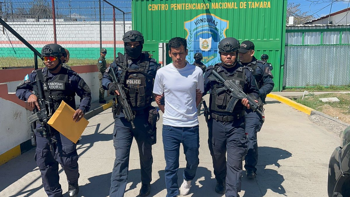 dpi_honduras's tweet image. #Extraditable

Policía Nacional traslada a extraditable a autoridades de los Estados Unidos

Leer mas...👇
facebook.com/share/p/1ET2sA…