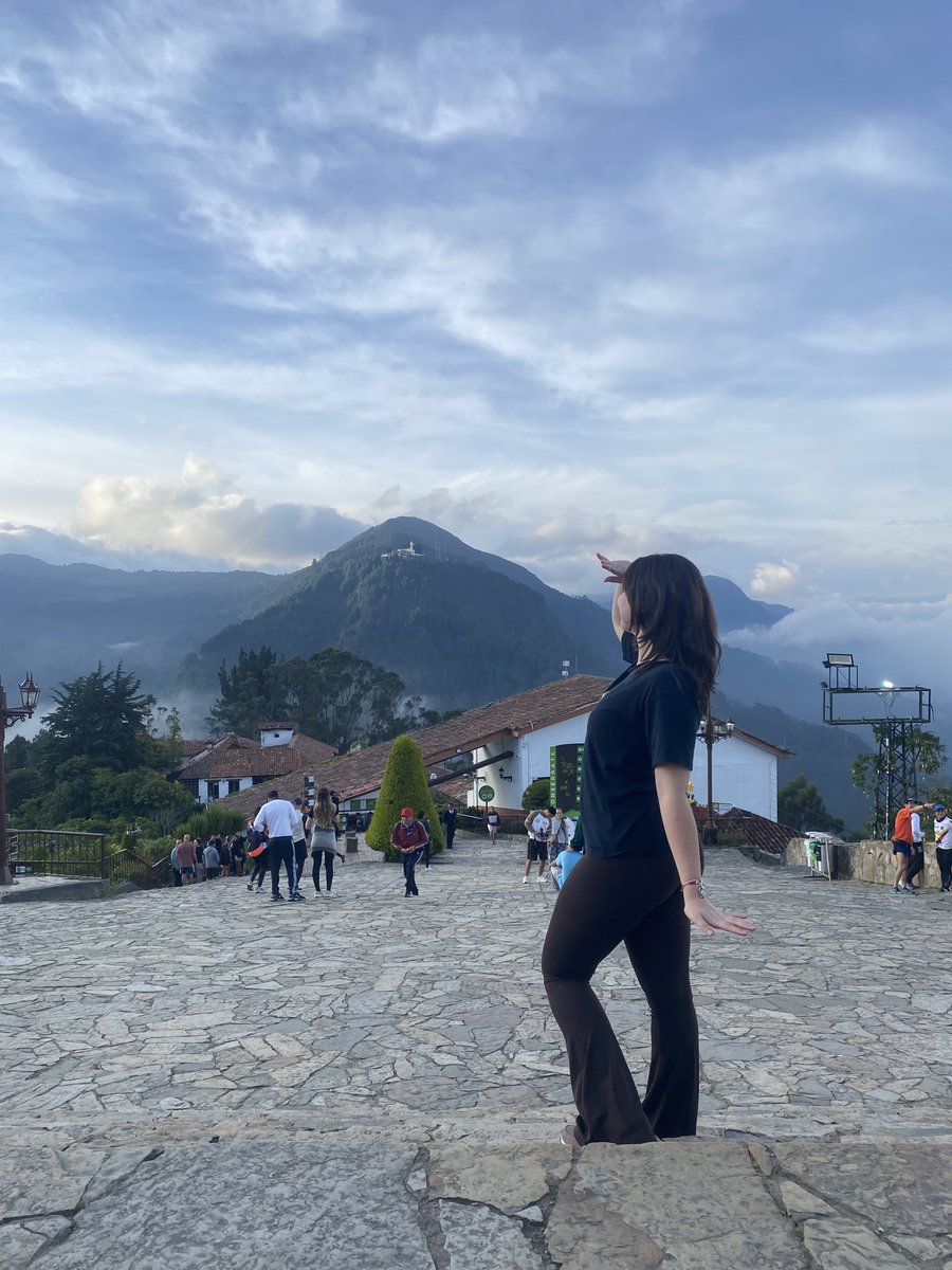izzynne's tweet photo. climbed a mountain and it changed me on a chemical level https://t.co/nZZqMkyLNf
