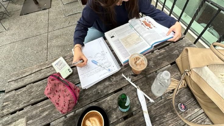 pilatesgirly's tweet photo. spring uni studies https://t.co/7qyFM5ffj7