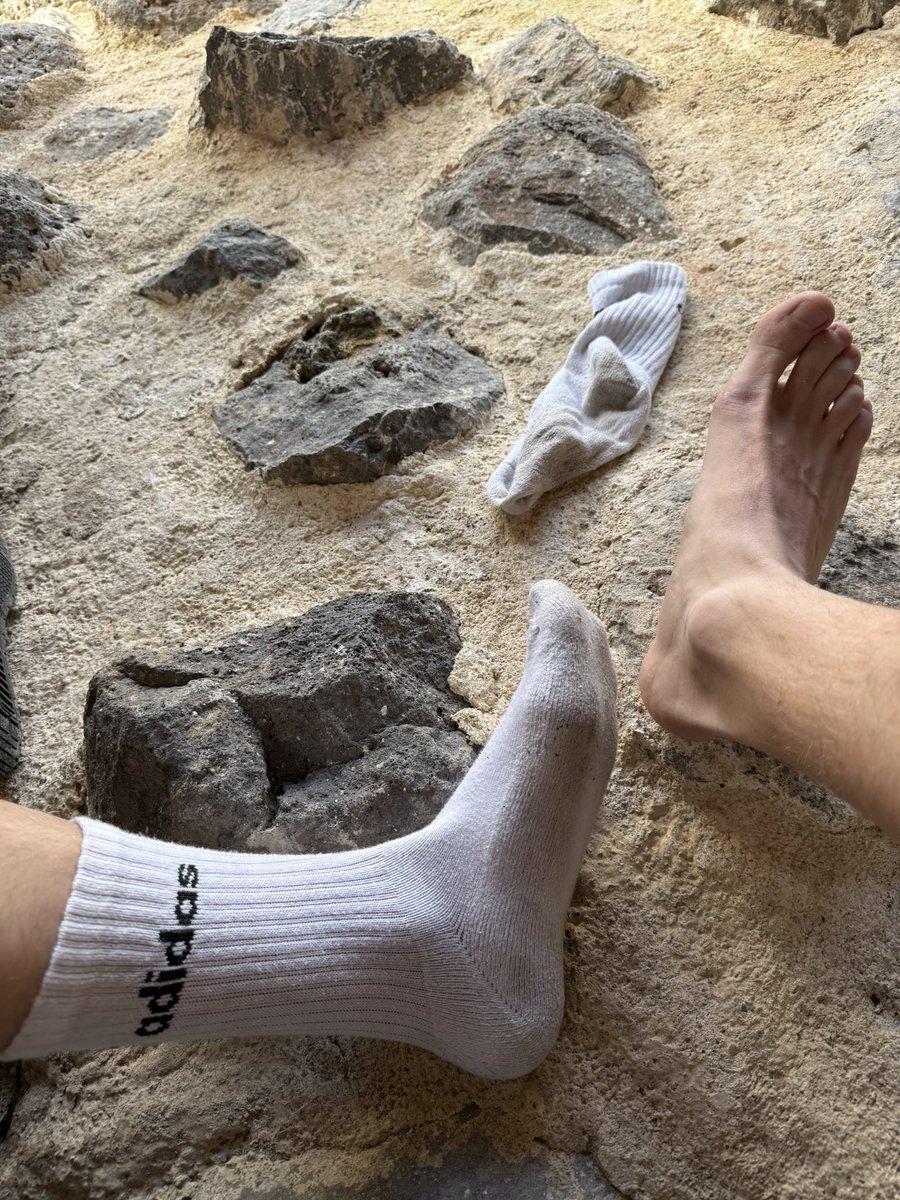 mrbanbinou's tweet photo. Au pied mes puputes !!!🦶🏻🔞 https://t.co/k9tHoQ4asP