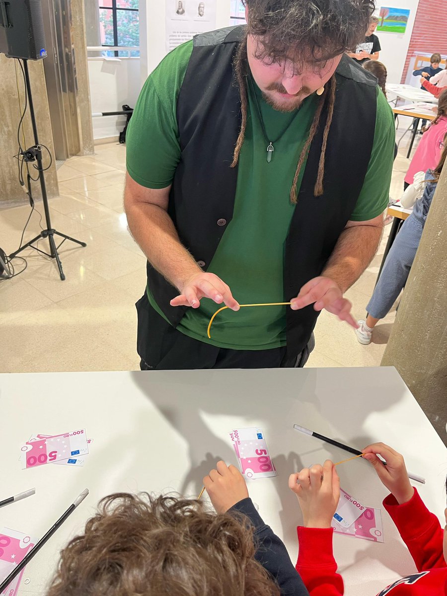 Cultura Cartagena (@cultura_ct) on Twitter photo 🎩 Comienza la tercera edición del festival <a href="/CartagenaMagia/">Festival Cartagena es Magia</a> con el taller infantil de magia en El Luzzy.
🪄 Matute Xen y Antoñico Francés han compartido su experiencia con pequeños nuevos magos de #Cartagena.
📲 Síguenos para no perderte nada del certamen.
#CartagenaEsMagia 🎩 Comienza la tercera edición del festival <a href="/CartagenaMagia/">Festival Cartagena es Magia</a> con el taller infantil de magia en El Luzzy.
🪄 Matute Xen y Antoñico Francés han compartido su experiencia con pequeños nuevos magos de #Cartagena.
📲 Síguenos para no perderte nada del certamen.
#CartagenaEsMagia