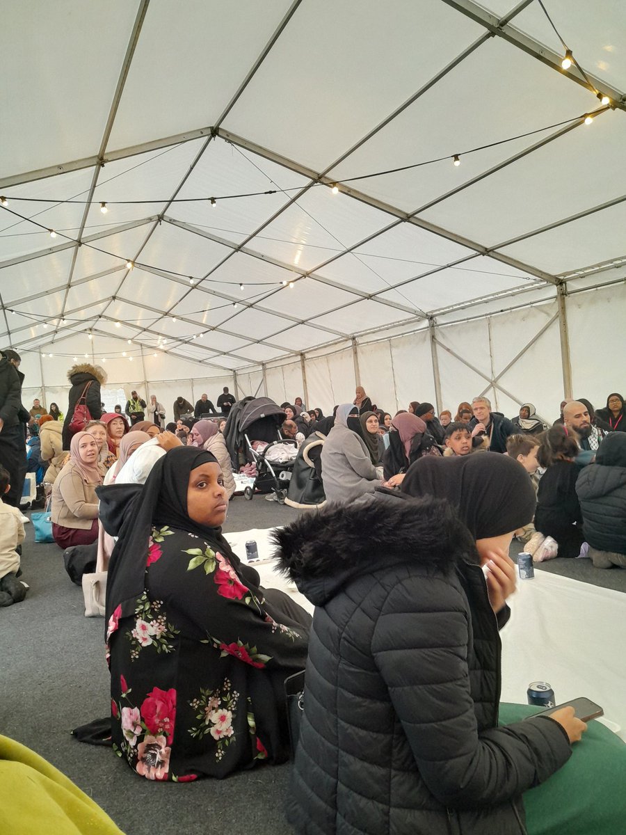 Merryse235's tweet photo. Wet evening but warm one with the community coming together for an Iftar at Cardiff Castle organised by @AmanahCymru.

Loved Ramadan Moon - a play by local children. 

Huw as council leader spoke in Welsh &amp; English of the castle- a building built for war but now welcoming all in https://t.co/6pCvF8QOWt