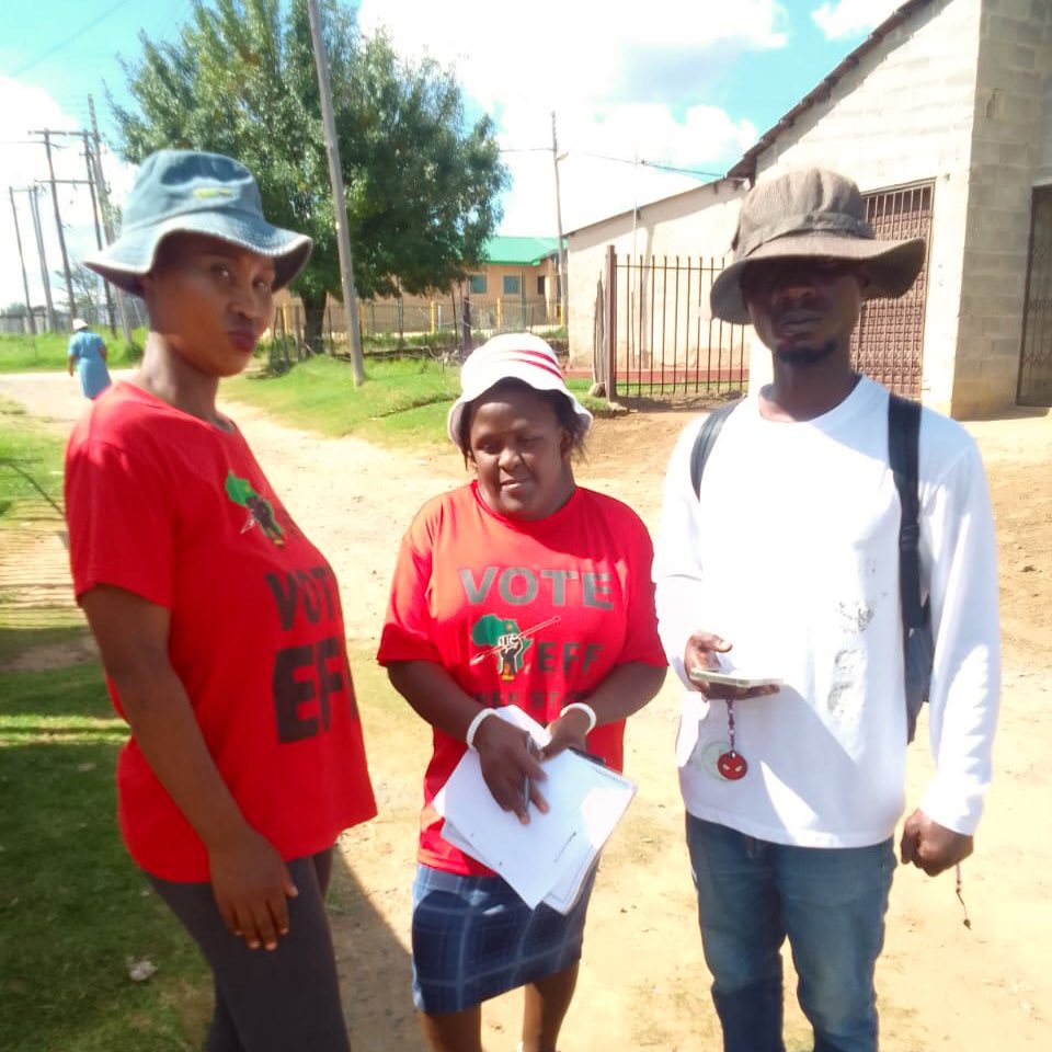EFF_FreeState's tweet photo. ♦️IN PICTURES♦️

#EFFRedFriday membership recruitment in ward4 Maluti A Phofung.

#YearOfThePicketLines https://t.co/SYtmtvrveu