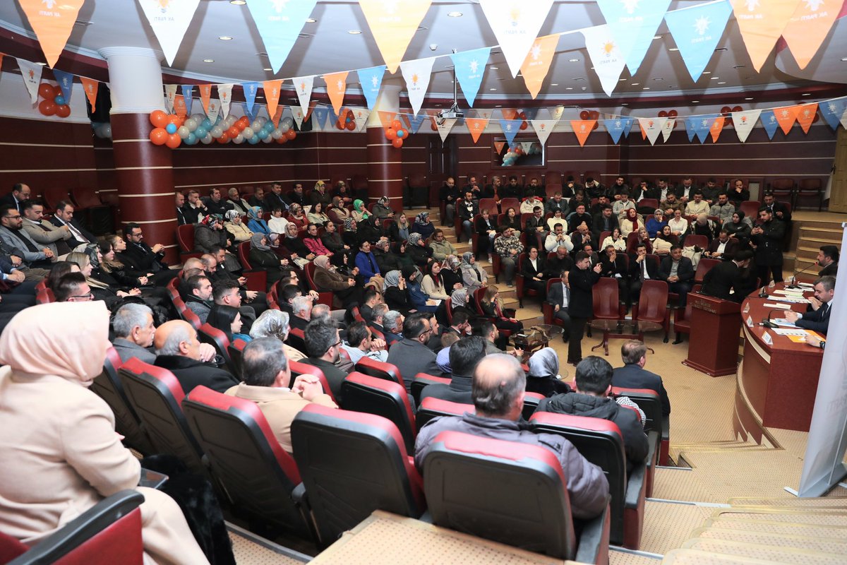 📍Nevşehir’deyiz.

Üç kademe il yönetim kurulu üyelerimiz ve üç kademe ilçe başkanlarımız ile istişare ve değerlendirme toplantımızı gerçekleştirdik.

Cumhurbaşkanımız Sn. <a href="/RTErdogan/">Recep Tayyip Erdoğan</a>’ın liderliğinde AK kadrolar olarak birlik ve beraberlik içinde yola devam ediyoruz.