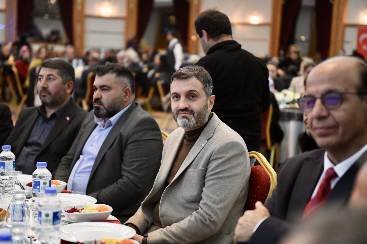 ramazanyaylaci's tweet photo. Ulaştırma ve Altyapı Bakanımız Sayın @a_uraloglu 'nun katılımıyla geleneksel vefa iftar programında teşkilat mensuplarımız ile bir araya geldik.

Rabbim tuttuğumuz oruçlarımızı kabul etsin. Birlik ve beraberliğimiz daim olsun. https://t.co/wIwmKbwFgF