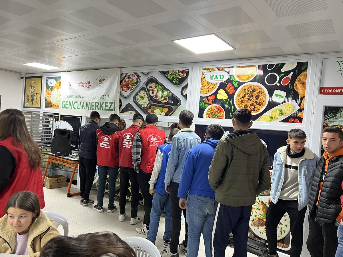 GSB_CeritGM's tweet photo. Paylaşmanın,Dayanışmanın ve huzurun ayı Ramazan da sevdiklerimizle bir araya gelmenin mutluluğunu yaşıyoruz. Gençlik Merkezi İftarları programı kapsamın da Gönüllü gençlerimiz ve Liderlerimiz ile birlikte İftarda buluştuk.

#ÇaglayanceritGenclikMerkezi
#RamazanBereketi https://t.co/IlB8PPvxWs
