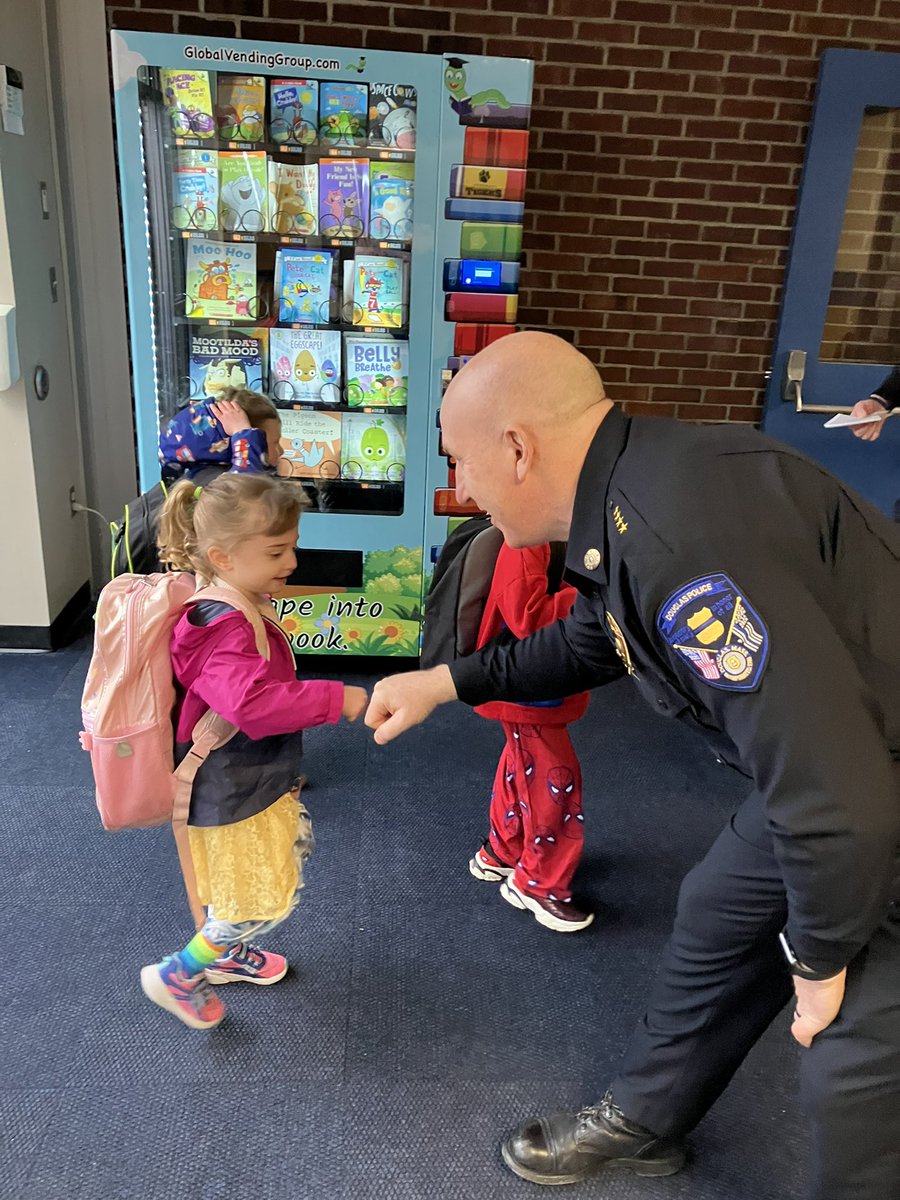SochaCindy's tweet photo. Fist bump Friday with our favorite Police and Finn!!@Douglasmapd @DouglasSuper1 https://t.co/e80BolHwTh