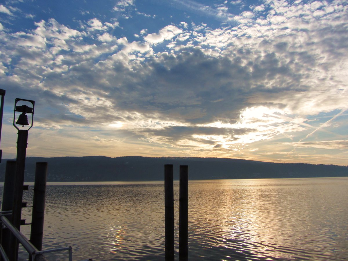 schreibtatze's tweet photo. Genießt jetzt den Frei-Tag-Abend....

#InselReichenau #Schiffslände https://t.co/Sqf7vKdMNa