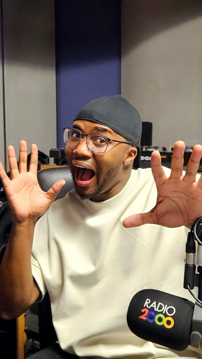 Radio2000_ZA's tweet photo. The football is done, and @AB_Broadcaster is back with #TheVintageHouse right in time for the 80s at 8 π₯³ππΎππΎππΎππΎ Where are you listening from? ππΎ https://t.co/iwJxwW2BY5