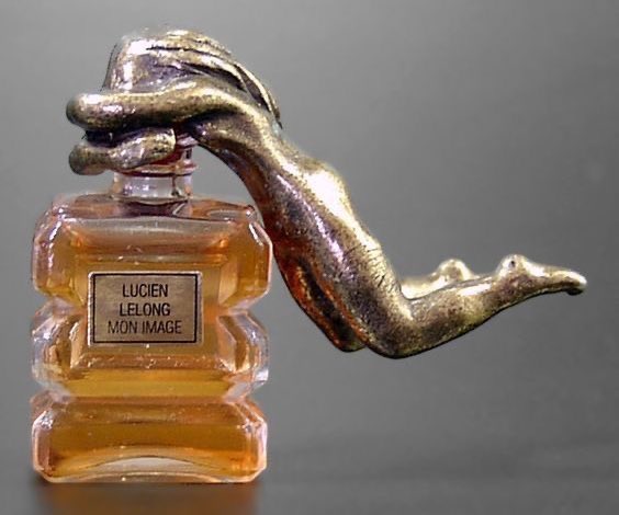 saintdoII's tweet photo. currently hyperfixating over vintage perfume bottles https://t.co/p4jiJLs6Y4
