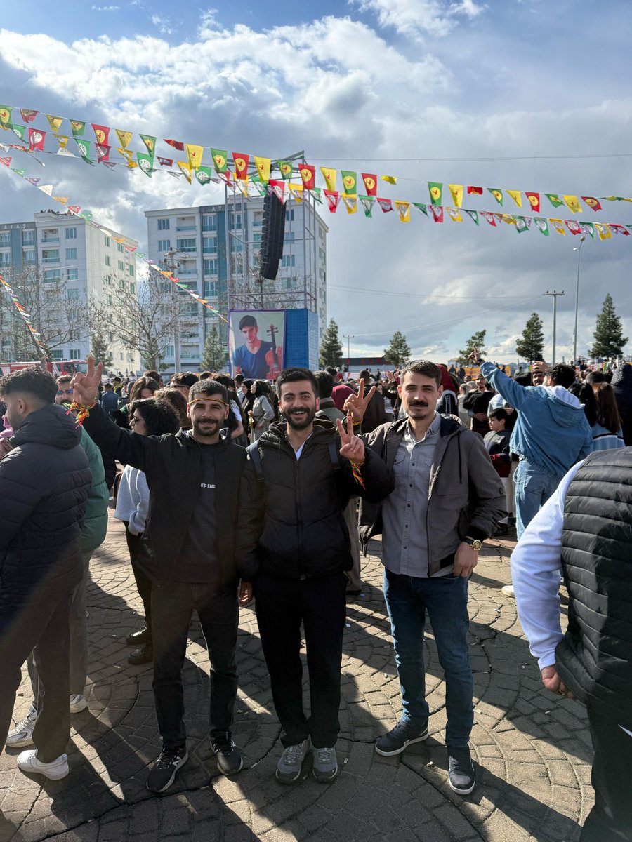 Paytextê dilê qurdistanê da
Newroz piroz bê 💚❤️💛