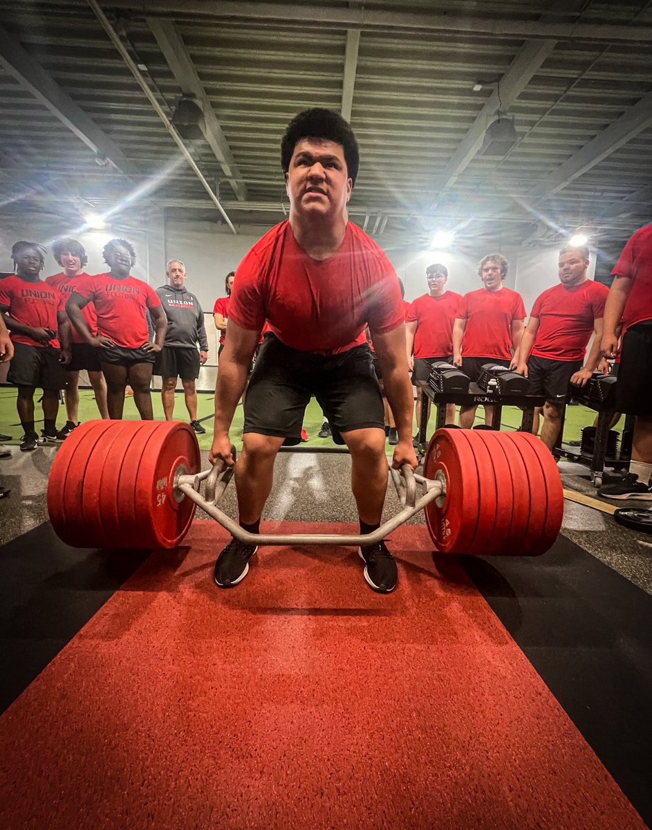 Class of 2027 Gaurd/Center
Bench 300x1
Squat 500x4 
Deadlift 610x1