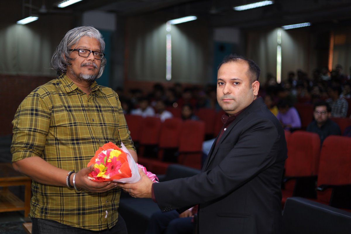 Day 1 of #THRIVE2025 was an innovation powerhouse! ⚡️

100+ startups pitched game-changing ideas in AI, fintech, agri-tech &amp; sustainability. With top VCs &amp; ₹5L funding on the line, the energy was electric!

Can’t wait for Day 2! Stay tuned. 🚀 #StartupConclave  #PSITKanpur