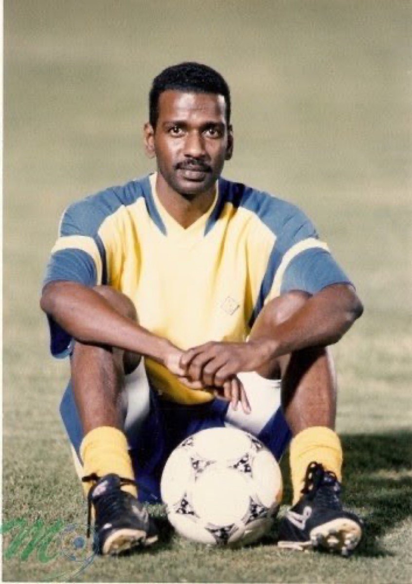 📊 – #ثريد : 

" #ماجد_عبدالله " 

راح نتكلم في الثريد عن : 

من هو ماجد عبدالله وماهي أرقامه وانجازاته الفرديه والجماعية .