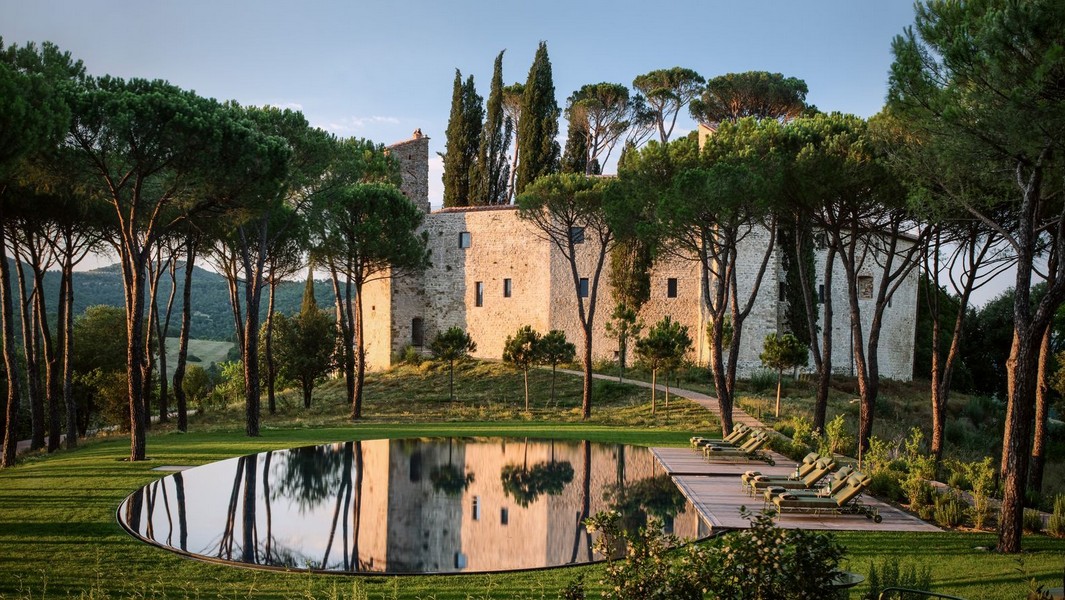 The Best Hotels and Resorts in Europe and the UK: The Gold List 2025
cntraveler.com/gallery/gold-l…
#TripsGuides #BestHotels #BestResorts #Photography #TravelGuide #Travel #Trips #Tourism #TravelDeals #CityBreak #Holiday #Vacation #Lifestyle #Hotel #Resort #TravelVideo #CityGuide