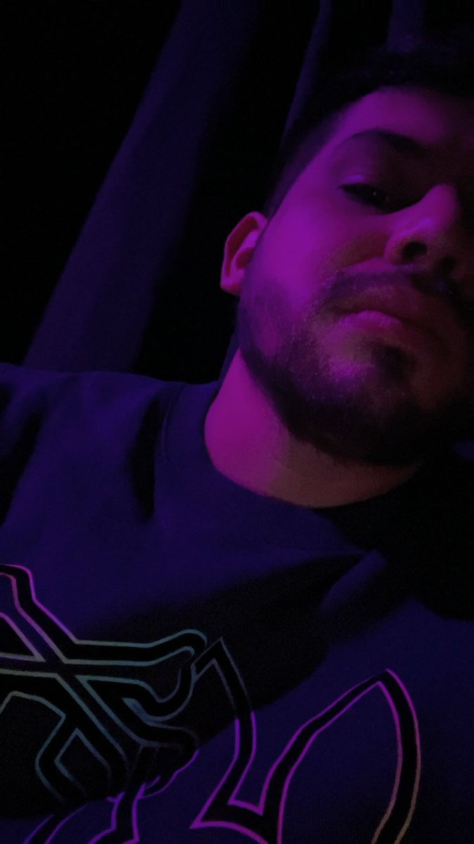 grew67's tweet photo. Trabajando duro o durando en el trabajo? 😂✨🫡🤟🏻🤟🏻 https://t.co/cL2wWzxoS8