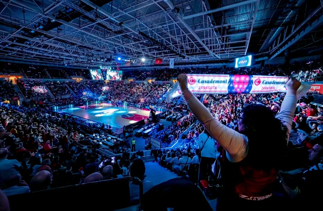 El pabellón casi lleno desde los cuartos de final de la Copa de la Reina.

El deporte femenino SÍ vende.