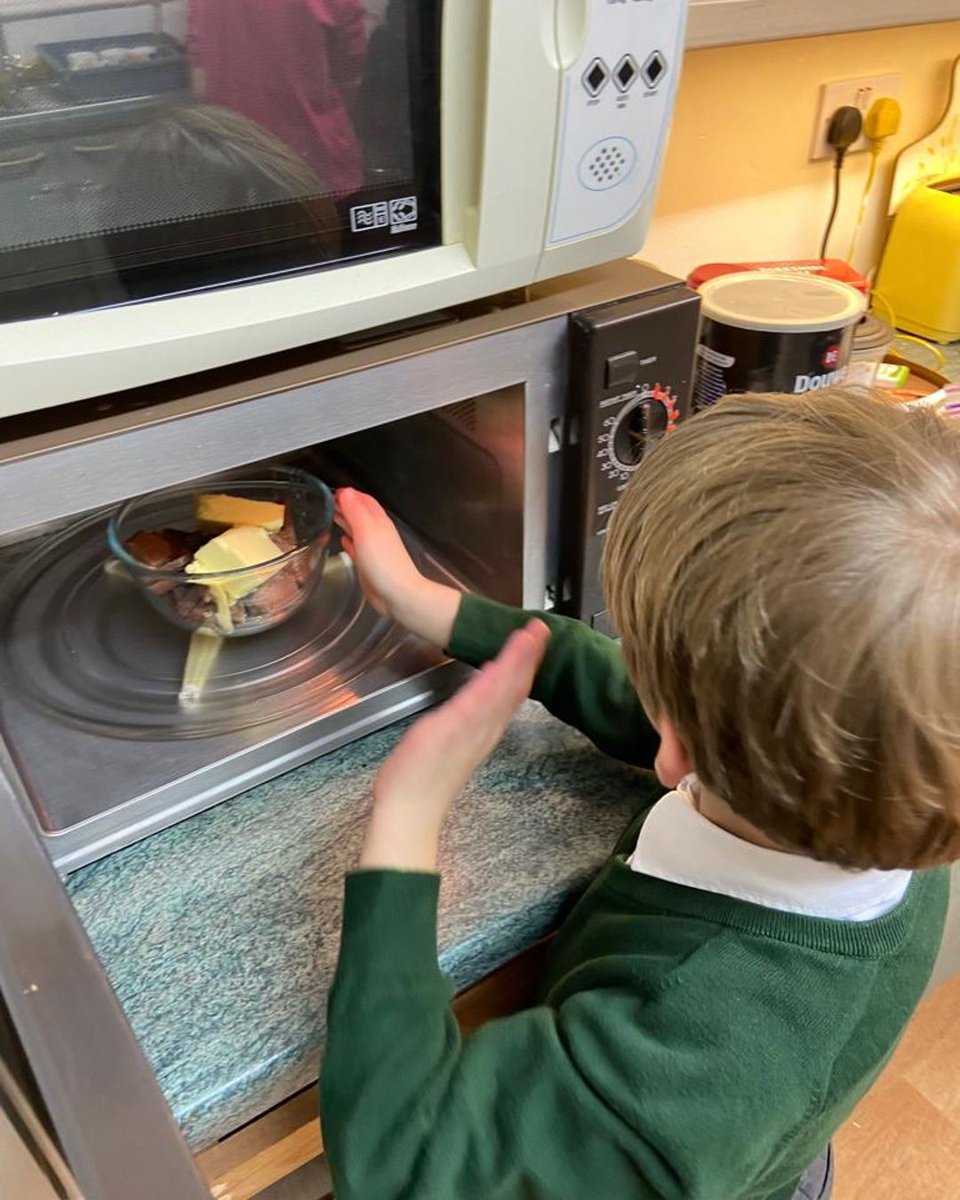 Creating an Accessible Home
Monday 24th March | 7 PM | Online
Join our expert panel, including an Independent Living Skills Teacher, HAB Officer, and LOOK Mentor with lived experience of VI, as they share practical tips on making your home accessible: buff.ly/hMJgKDE